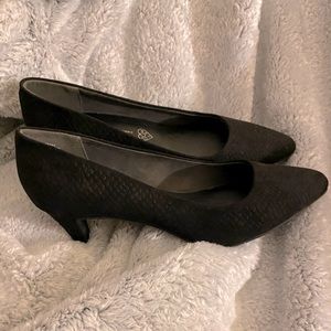 NW BC Footwear Vegan Karat Kitten Heel Pump, sz8.